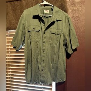 Men’s Wrangler button down short sleeve shirt